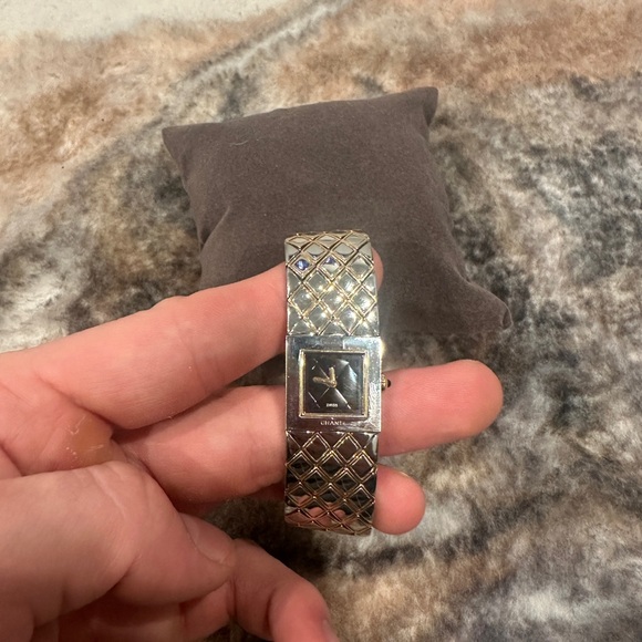 CHANEL MINT GOLD SILVER LADIES WATCH - Picture 2 of 7